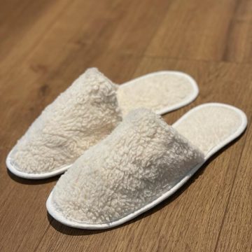 Bequeme Biofootwear-Hotelhausschuhe aus weißer Baumwolle für Kunden